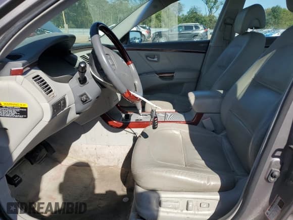 ✅ 2006 Hyundai Azera SE • VIN: KMHFC46F26A090836 • Lot: 85947205. Listed on Copart with 152,762 mi. Free auction sales archive from the USA and detailed vehicle history report at DreamBid. Image 7.