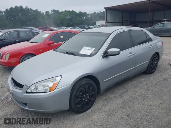 ✅ 2003 Honda Accord LX • VIN: 1HGCM66353A045621 • Lot: 42529027. Listed on IAAI with 303,226 mi. Free auction sales archive from the USA and detailed vehicle history report at DreamBid. Image 18.