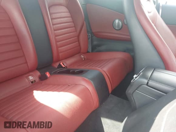 ✅ 2018 Mercedes-Benz C 300 • VIN: WDDWJ4KB3JF681630 • Lot: 40327445. Listed on IAAI with 90,967 mi. Free auction sales archive from the USA and detailed vehicle history report at DreamBid. Image 8.