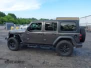 ✅ 2021 Jeep Wrangler Unlimited Willys • VIN: 1C4HJXDG2MW646904 • Lot: 42267506. Wystawiony na IAAI z przebiegiem 55 530 mil. Bezpłatny archiwum sprzedaży aukcyjnych z USA i szczegółowy raport historii pojazdu na DreamBid. Zdjęcie 15.