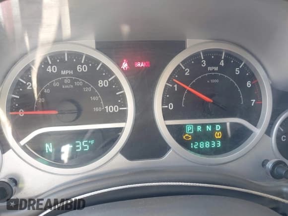 ✅ 2010 Jeep Wrangler Unlimited Sahara • VIN: 1J4BA5H16AL156621 • Lot: 43635007. Wystawiony na IAAI z przebiegiem 128 833 mil. Bezpłatny archiwum sprzedaży aukcyjnych z USA i szczegółowy raport historii pojazdu na DreamBid. Zdjęcie 7.