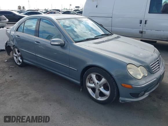 ✅ 2006 Mercedes-Benz C 230 Sport • VIN: WDBRF52H16A840523 • Lot: 43165753. Wystawiony na IAAI z przebiegiem 213 305 mil. Bezpłatny archiwum sprzedaży aukcyjnych z USA i szczegółowy raport historii pojazdu na DreamBid. Zdjęcie 1.