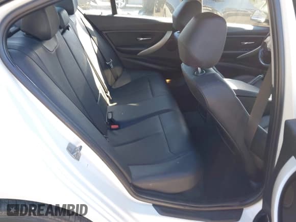 ✅ 2014 BMW 3 Series 320i xDrive • VIN: WBA3C3C59EP661616 • Лот: 43582199. Опубликован ранее на IAAI с пробегом 199 299 миль. Бесплатный доступ к архиву аукционных продаж из США и подробный отчёт об истории автомобиля на DreamBid. Изображение 8.