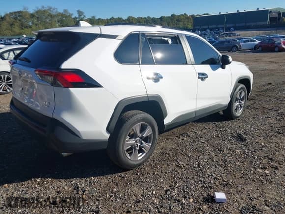 ✅ 2025 Toyota RAV4 XLE • VIN: 2T3P1RFV4SC496486 • Lot: 43485416. Listed on IAAI with 12,162 mi. Free auction sales archive from the USA and detailed vehicle history report at DreamBid. Image 4.