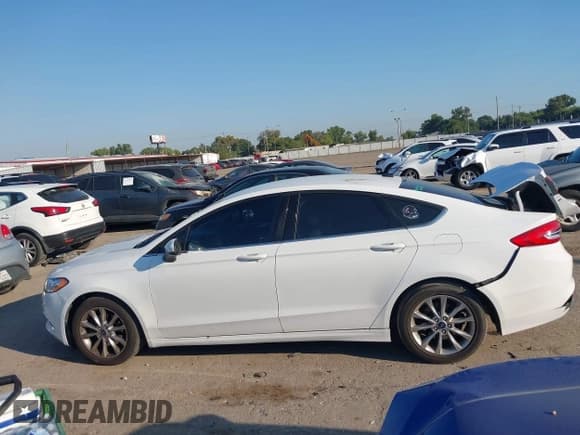 ✅ 2017 Ford Fusion S • VIN: 3FA6P0G72HR214837 • Лот: 43365419. Опубликован ранее на IAAI с пробегом 292 274 миль. Бесплатный доступ к архиву аукционных продаж из США и подробный отчёт об истории автомобиля на DreamBid. Изображение 14.