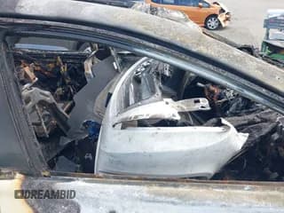 ✅ 2014 Hyundai Azera Limited • VIN: KMHFH4JG7EA354729 • Лот: 42083456. Опубликован ранее на IAAI с пробегом Не указан. Бесплатный доступ к архиву аукционных продаж из США и подробный отчёт об истории автомобиля на DreamBid. Изображение 5.