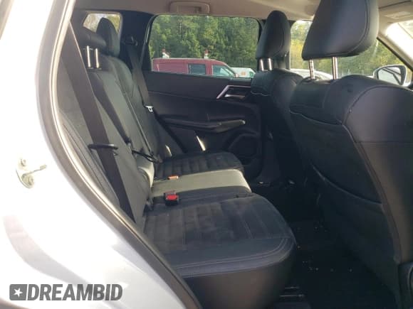 ✅ 2023 Mitsubishi Outlander SE • VIN: JA4J4UA89PZ011115 • Lot: 86729665. Listed on Copart with 68,732 mi. Free auction sales archive from the USA and detailed vehicle history report at DreamBid. Image 11.