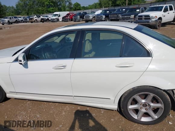 ✅ 2012 Mercedes-Benz C 300 Sport • VIN: WDDGF8BB4CR228650 • Лот: 42458626. Опубликован ранее на IAAI с пробегом 143 027 миль. Бесплатный доступ к архиву аукционных продаж из США и подробный отчёт об истории автомобиля на DreamBid. Изображение 15.