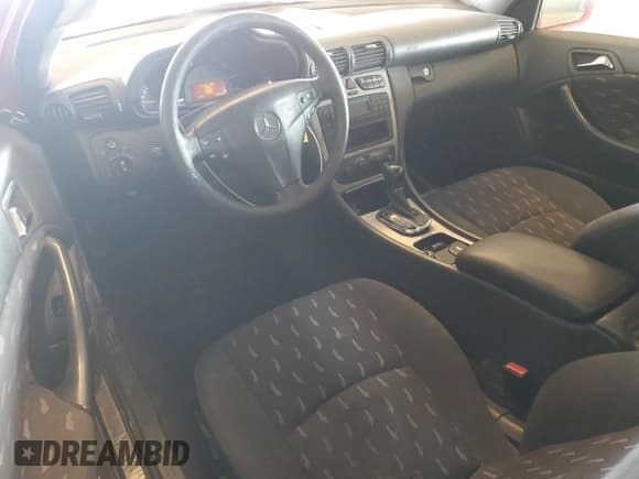 ✅ 2002 Mercedes-Benz C 230/260/280/320 • VIN: WDBRN47J52A356079 • Lot: 51558845. Wystawiony na Copart z przebiegiem 108 617 mil. Bezpłatny archiwum sprzedaży aukcyjnych z USA i szczegółowy raport historii pojazdu na DreamBid. Zdjęcie 8.