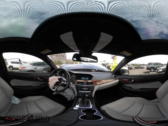 ✅ 2014 Mercedes-Benz C 250 • VIN: WDDGJ4HBXEG202664 • Lot: 41348775. Wystawiony na IAAI z przebiegiem 162 449 mil. Bezpłatny archiwum sprzedaży aukcyjnych z USA i szczegółowy raport historii pojazdu na DreamBid. Zdjęcie 19.