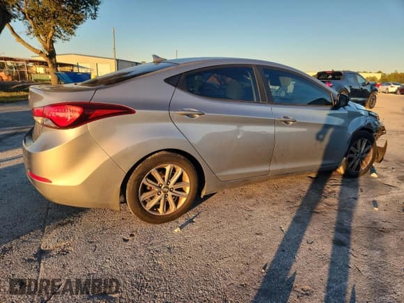 ✅ 2015 Hyundai Elantra SE • VIN: 5NPDH4AE0FH639941 • Lot: 90350305. Wystawiony na Copart z przebiegiem 119 851 mil. Bezpłatny archiwum sprzedaży aukcyjnych z USA i szczegółowy raport historii pojazdu na DreamBid. Zdjęcie 3.