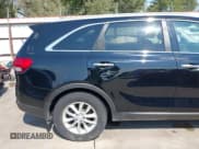 ✅ 2018 Kia Sorento L • VIN: 5XYPG4A39JG376878 • Lot: 43266125. Wystawiony na IAAI z przebiegiem 132 942 mil. Bezpłatny archiwum sprzedaży aukcyjnych z USA i szczegółowy raport historii pojazdu na DreamBid. Zdjęcie 18.