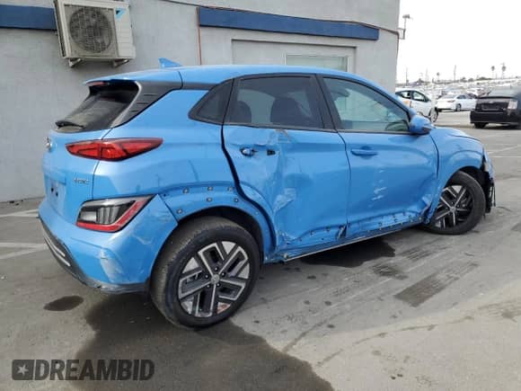 2022 Hyundai Kona Limited z VIN KM8K53AG9NU155584, wystawiony jako Copart lot #84730684 z przebiegiem 21 912 mil mil oraz Czysty tytuł • Clean title. Historia ofert i sprzedaży dostępna na DreamBid. Obrazek 3.