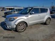 ✅ 2018 Kia Soul + • VIN: KNDJP3A55J7575442 • Лот: 94323865. Опубликован ранее на Copart с пробегом 145 818 миль. Бесплатный доступ к архиву аукционных продаж из США и подробный отчёт об истории автомобиля на DreamBid. Изображение 1.