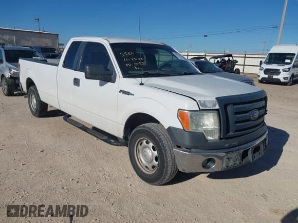 ✅ 2012 Ford F-150 XL • VIN: 1FTVX1CF2CKD53520 • Lot: 43579779. Wystawiony na IAAI z przebiegiem 251 153 mil. Bezpłatny archiwum sprzedaży aukcyjnych z USA i szczegółowy raport historii pojazdu na DreamBid. Zdjęcie 1.