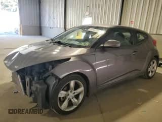 2015 Hyundai Veloster z VIN KMHTC6AD5FU243986, wystawiony jako Copart lot #84944785 z przebiegiem 67 979 mil mil oraz Szkoda całkowita • Salvage title. Historia ofert i sprzedaży dostępna na DreamBid. Obrazek 1.