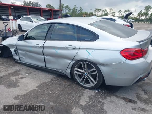 ✅ 2018 BMW 4 Series 440i • VIN: WBA4J5C57JBF07227 • Lot: 41562986. Wystawiony na IAAI z przebiegiem 76 316 mil. Bezpłatny archiwum sprzedaży aukcyjnych z USA i szczegółowy raport historii pojazdu na DreamBid. Zdjęcie 6.