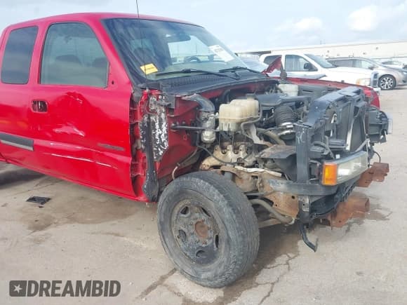 ✅ 2003 Chevrolet Silverado 2500HD LS • VIN: 1GCHC29U13E267828 • Lot: 42712108. Listed on IAAI with 217,111 mi. Free auction sales archive from the USA and detailed vehicle history report at DreamBid. Image 6.