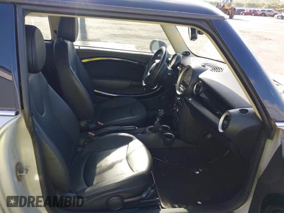 ✅ 2012 MINI Hardtop • VIN: WMWSU3C5XCT254546 • Lot: 42408744. Wystawiony na IAAI z przebiegiem 71 878 mil. Bezpłatny archiwum sprzedaży aukcyjnych z USA i szczegółowy raport historii pojazdu na DreamBid. Zdjęcie 5.