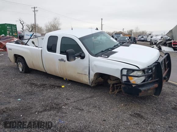 ✅ 2008 Chevrolet Silverado 2500HD 1LT • VIN: 1GCHK29K98E154928 • Lot: 41439766. Wystawiony na IAAI z przebiegiem Nie podano. Bezpłatny archiwum sprzedaży aukcyjnych z USA i szczegółowy raport historii pojazdu na DreamBid. Zdjęcie 1.