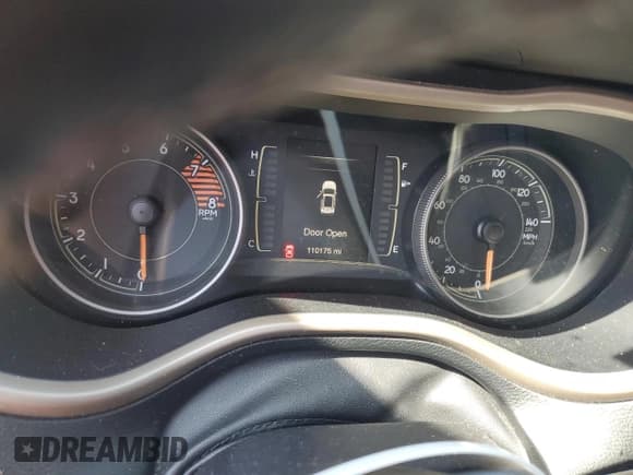 ✅ 2017 Jeep Cherokee Latitude • VIN: 1C4PJLCS5HW643866 • Lot: 81121135. Listed on Copart with 110,175 mi. Free auction sales archive from the USA and detailed vehicle history report at DreamBid. Image 9.