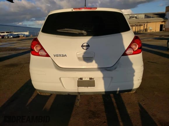 ✅ 2011 Nissan Versa S • VIN: 3N1BC1CP0BL405475 • Lot: 93047175. Wystawiony na Copart z przebiegiem 117 959 mil. Bezpłatny archiwum sprzedaży aukcyjnych z USA i szczegółowy raport historii pojazdu na DreamBid. Zdjęcie 6.