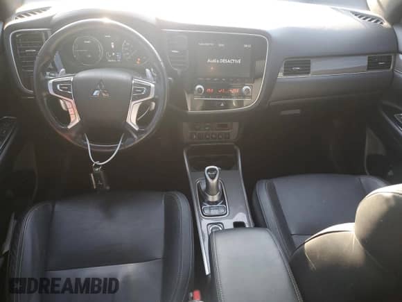 2020 Mitsubishi Outlander SEL with VIN JA4J24A53LZ606175, listed as a Copart auction lot 84251065 with 128,165 mi miles and Salvage title. Bid and sale history available at DreamBid. Image 8.