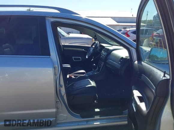 ✅ 2012 Chevrolet Captiva Sport LT • VIN: 3GNAL3E56CS655821 • Lot: 43392375. Wystawiony na IAAI z przebiegiem 163 048 mil. Bezpłatny archiwum sprzedaży aukcyjnych z USA i szczegółowy raport historii pojazdu na DreamBid. Zdjęcie 5.