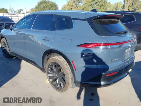 ✅ 2025 Toyota Crown XLE • VIN: JTDACAAJ0S3004818 • Lot: 43506701. Listed on IAAI with 8,649 mi. Free auction sales archive from the USA and detailed vehicle history report at DreamBid. Image 3.