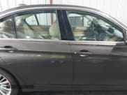 ✅ 2013 BMW 3 Series 328i xDrive • VIN: WBA3B5G55DNS03879 • Lot: 43033737. Wystawiony na IAAI z przebiegiem 139 933 mil. Bezpłatny archiwum sprzedaży aukcyjnych z USA i szczegółowy raport historii pojazdu na DreamBid. Zdjęcie 13.