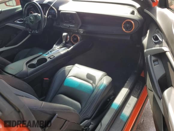 ✅ 2019 Chevrolet Camaro 2LT • VIN: 1G1FD1RX5K0111823 • Lot: 73771734. Listed on Copart with 43,840 mi. Free auction sales archive from the USA and detailed vehicle history report at DreamBid. Image 8.