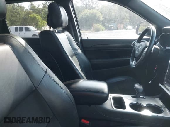✅ 2015 Jeep Grand Cherokee Laredo • VIN: 1C4RJEAG9FC863013 • Lot: 42086477. Listed on IAAI with 142,542 mi. Free auction sales archive from the USA and detailed vehicle history report at DreamBid. Image 5.