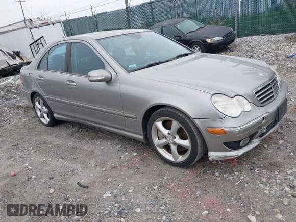 ✅ 2005 Mercedes-Benz C 230 Kompressor • VIN: WDBRF40J65F722047 • Lot: 42021101. Wystawiony na IAAI z przebiegiem 61 189 mil. Bezpłatny archiwum sprzedaży aukcyjnych z USA i szczegółowy raport historii pojazdu na DreamBid. Zdjęcie 1.