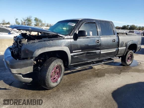 ✅ 2004 Chevrolet Silverado 2500HD LT • VIN: 1GCHC23U24F233529 • Lot: 82808404. Listed on Copart with Not provided. Free auction sales archive from the USA and detailed vehicle history report at DreamBid. Image 1.
