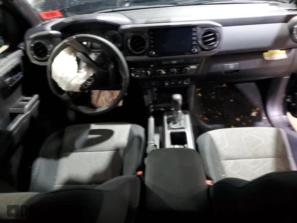 ✅ 2023 Toyota Tacoma SR • VIN: 3TYCZ5AN2PT157955 • Lot: 82104154. Wystawiony na Copart z przebiegiem Nie podano. Bezpłatny archiwum sprzedaży aukcyjnych z USA i szczegółowy raport historii pojazdu na DreamBid. Zdjęcie 8.