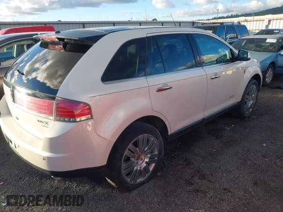 ✅ 2008 Lincoln MKX • VIN: 2LMDU88C08BJ28414 • Лот: 43621193. Опубликован ранее на IAAI с пробегом 189 711 миль. Бесплатный доступ к архиву аукционных продаж из США и подробный отчёт об истории автомобиля на DreamBid. Изображение 4.