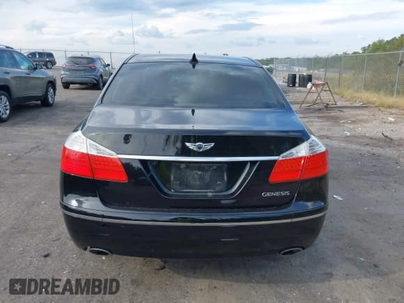✅ 2009 Hyundai Genesis • VIN: KMHGC46E99U017557 • Lot: 43324510. Wystawiony na IAAI z przebiegiem 276 635 mil. Bezpłatny archiwum sprzedaży aukcyjnych z USA i szczegółowy raport historii pojazdu na DreamBid. Zdjęcie 16.