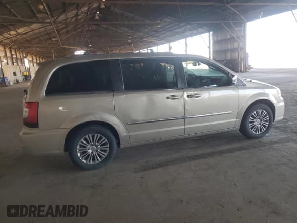 ✅ 2013 Chrysler Town & Country Touring L • VIN: 2C4RC1CG1DR747468 • Lot: 91081595. Listed on Copart with 144,123 mi. Free auction sales archive from the USA and detailed vehicle history report at DreamBid. Image 3.