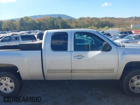 ✅ 2013 Chevrolet Silverado 1500 LT • VIN: 1GCRKSE74DZ388693 • Лот: 43588511. Опубликован ранее на IAAI с пробегом 295 155 миль. Бесплатный доступ к архиву аукционных продаж из США и подробный отчёт об истории автомобиля на DreamBid. Изображение 13.