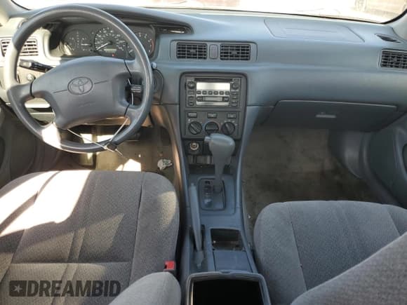 ✅ 2000 Toyota Camry LE • VIN: 4T1BG22K2YU679297 • Lot: 90669205. Wystawiony na Copart z przebiegiem 140 056 mil. Bezpłatny archiwum sprzedaży aukcyjnych z USA i szczegółowy raport historii pojazdu na DreamBid. Zdjęcie 8.