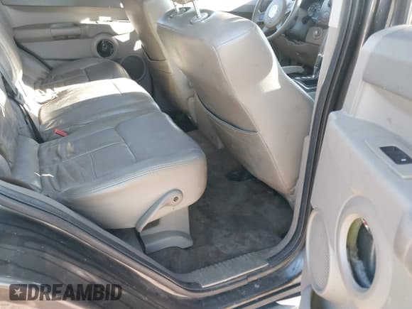 ✅ 2006 Jeep Commander • VIN: 1J8HH48N46C179520 • Лот: 41648362. Опубликован ранее на IAAI с пробегом 355 215 миль. Бесплатный доступ к архиву аукционных продаж из США и подробный отчёт об истории автомобиля на DreamBid. Изображение 8.