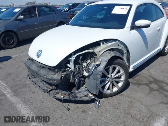 ✅ 2018 Volkswagen Beetle S • VIN: 3VWFD7AT5JM725282 • Lot: 42920424. Listed on IAAI with 43,076 mi. Free auction sales archive from the USA and detailed vehicle history report at DreamBid. Image 6.