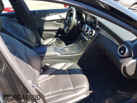 ✅ 2020 Mercedes-Benz C 300 • VIN: W1KWF8EB1LR594590 • Lot: 42999649. Wystawiony na IAAI z przebiegiem 40 651 mil. Bezpłatny archiwum sprzedaży aukcyjnych z USA i szczegółowy raport historii pojazdu na DreamBid. Zdjęcie 5.