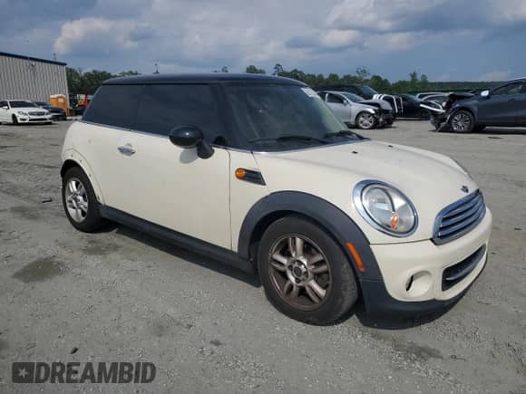 2013 MINI Hardtop с VIN WMWSU3C57DT681944, выставлен на аукционе Copart как лот 60126245 с пробегом 118 319 миль миль и Списание • Salvage title. История ставок и продаж доступна на DreamBid. Изображение 4.