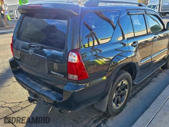 ✅ 2006 Toyota 4Runner Limited • VIN: JTEBT17R360062023 • Lot: 96616295. Listed on Copart with 174,829 mi. Free auction sales archive from the USA and detailed vehicle history report at DreamBid. Image 4.