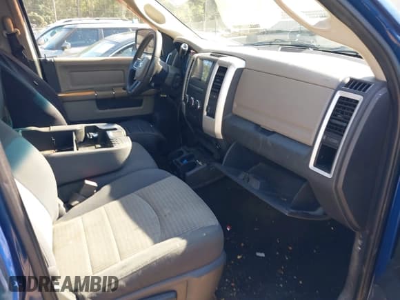 ✅ 2009 Dodge 1500 TRX • VIN: 1D3HB13P89S700689 • Lot: 41863623. Wystawiony na IAAI z przebiegiem 288 099 mil. Bezpłatny archiwum sprzedaży aukcyjnych z USA i szczegółowy raport historii pojazdu na DreamBid. Zdjęcie 5.