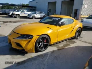 ✅ 2022 Toyota Supra 3.0 • VIN: WZ1DB0C02NW048144 • Lot: 66542115. Wystawiony na Copart z przebiegiem Nie podano. Bezpłatny archiwum sprzedaży aukcyjnych z USA i szczegółowy raport historii pojazdu na DreamBid. Zdjęcie 1.