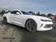 2017 Chevrolet Camaro 1LT z VIN 1G1FB1RS0H0107066, wystawiony jako Copart lot #86656895 z przebiegiem Nie podano mil oraz Szkoda całkowita • Salvage title. Historia ofert i sprzedaży dostępna na DreamBid. Obrazek 4.