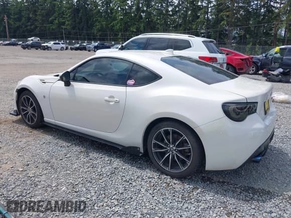 ✅ 2017 Toyota 86 • VIN: JF1ZNAA14H8701617 • Lot: 42582214. Wystawiony na IAAI z przebiegiem 59 953 mil. Bezpłatny archiwum sprzedaży aukcyjnych z USA i szczegółowy raport historii pojazdu na DreamBid. Zdjęcie 3.