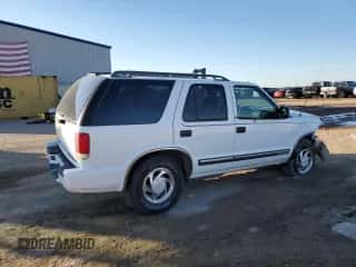 2001 Chevrolet Blazer LT z VIN 1GNDT13W01K189762, wystawiony jako Copart lot #81967624 z przebiegiem 169 367 mil mil oraz Szkoda całkowita • Salvage title. Historia ofert i sprzedaży dostępna na DreamBid. Obrazek 3.